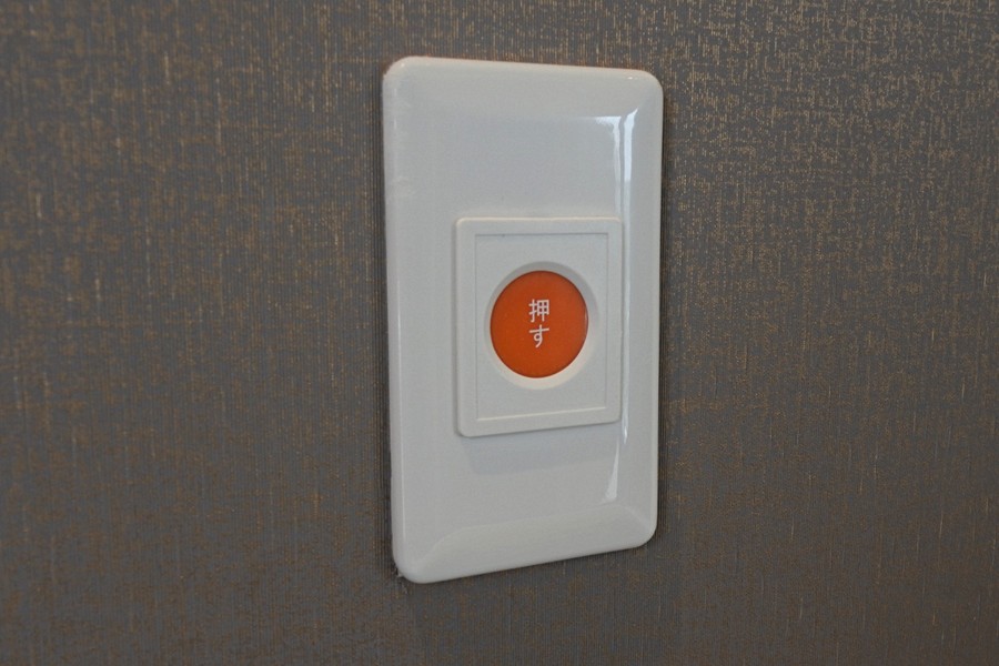 主臥設有緊急按鈕~