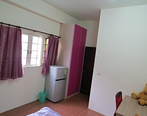 市中心新建房屋玫瑰套房 - Image 1
