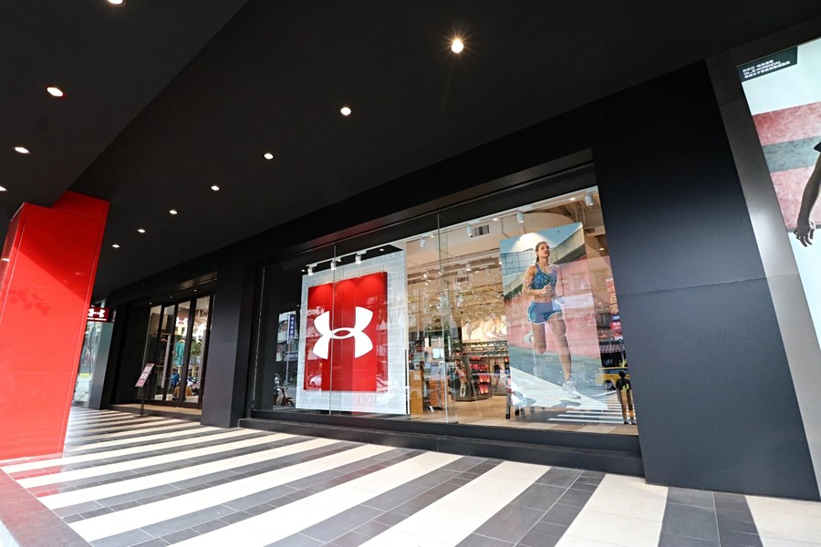 現在連AU OUTLET都有