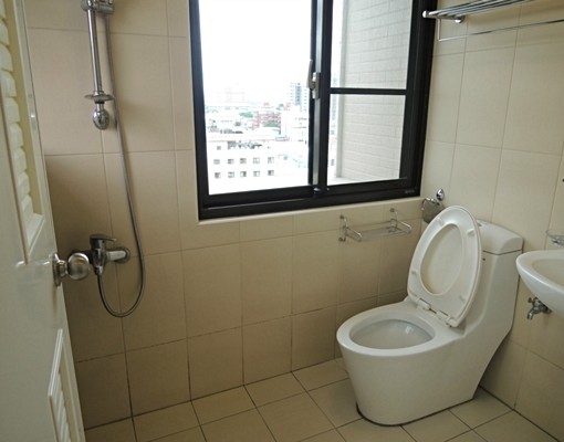 三面採光~獨洗獨曬~近逢甲~新光三越 - Image 4