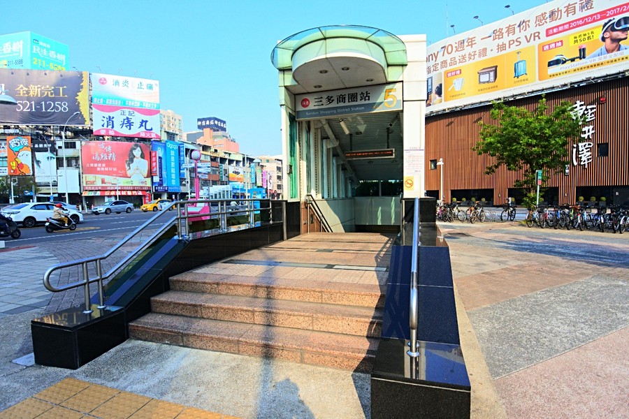 捷運紅線-三多商圈站