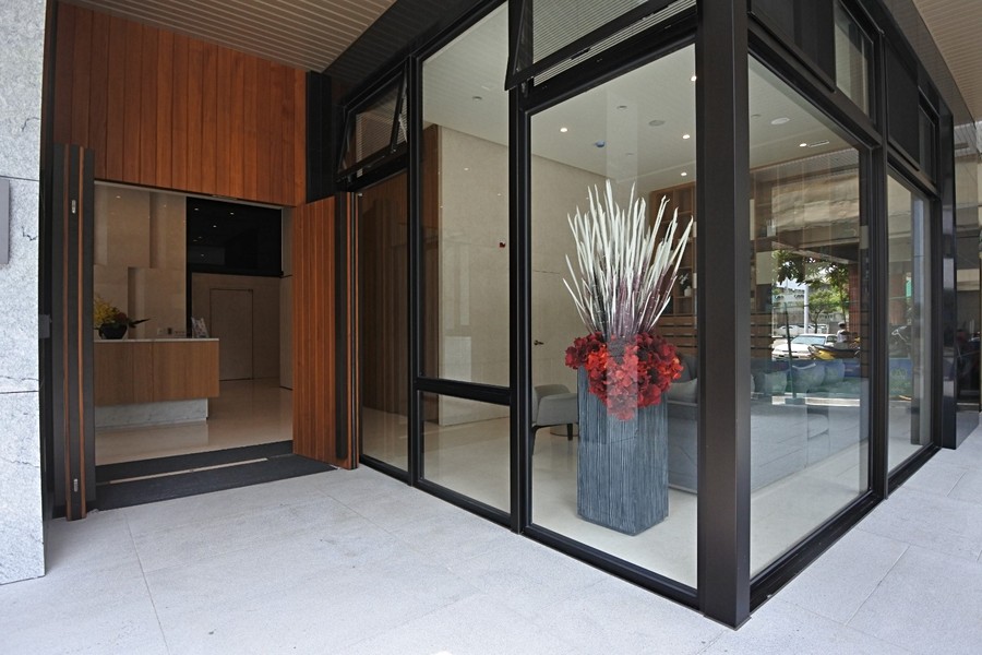 大樓進出口及警衛室