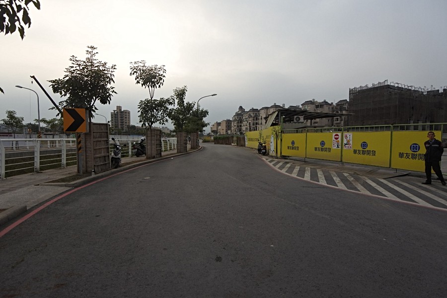 北屋北街是主要聯外道路