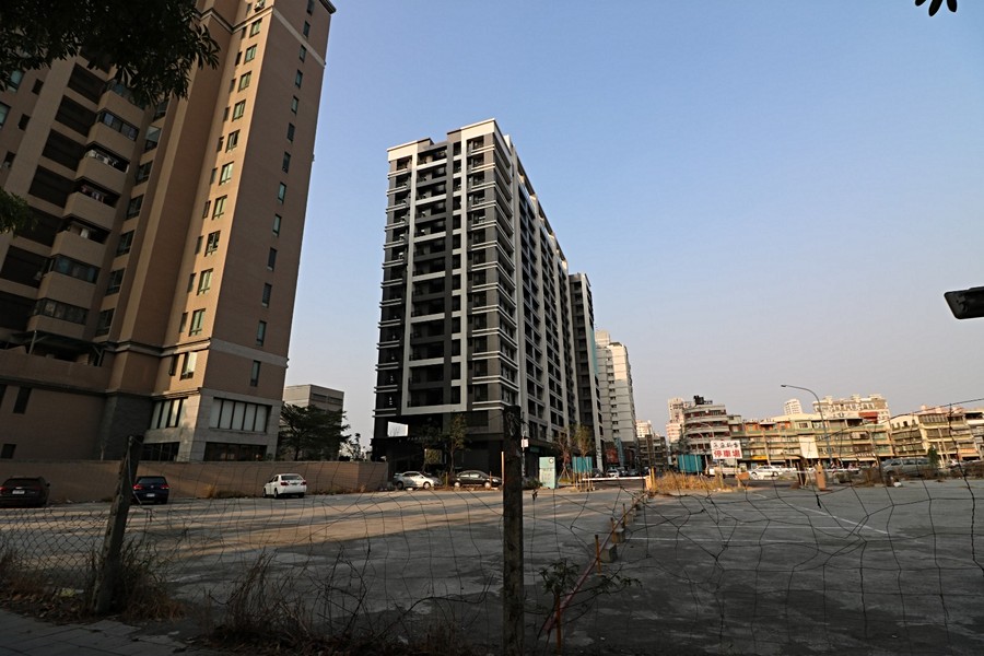 右側也有空地