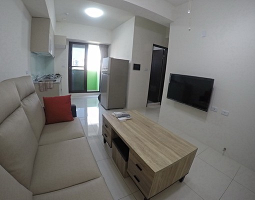 近台南市醫兩房電梯大樓家具電全平面車位可租補 - Image 1