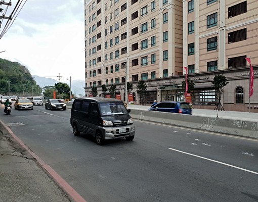 稀有臨馬路一樓，夾層空間可利用適合住辦 - Image 10