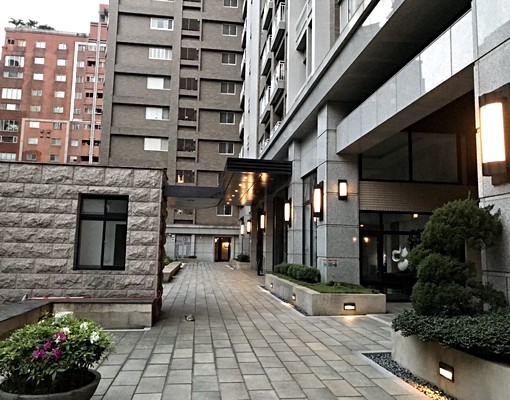 電梯大厦一層兩戶環境單純生活機能佳仲介勿擾 - Image 4