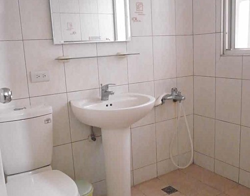 新埔3號出口-步行4分鐘-承租【4樓大雅房/獨立衛浴】 - Image 6