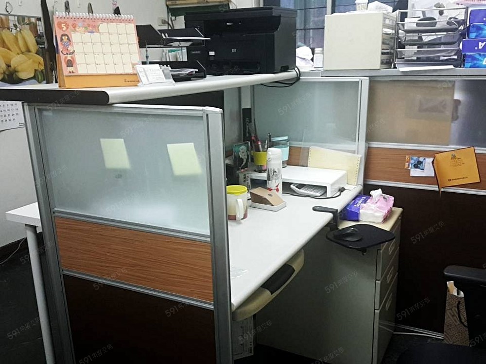 辦公屏風及桌面