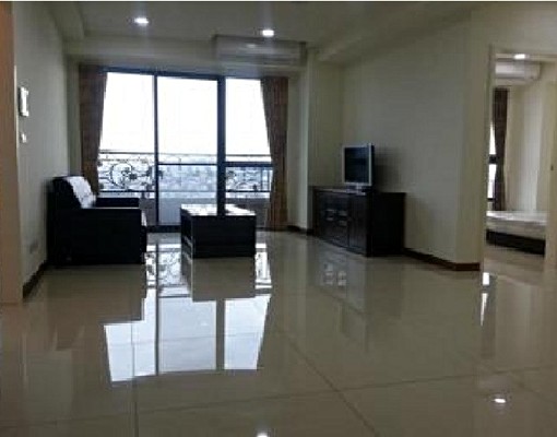 家樂福旁生活機能佳含管理費及車位 - Image 1