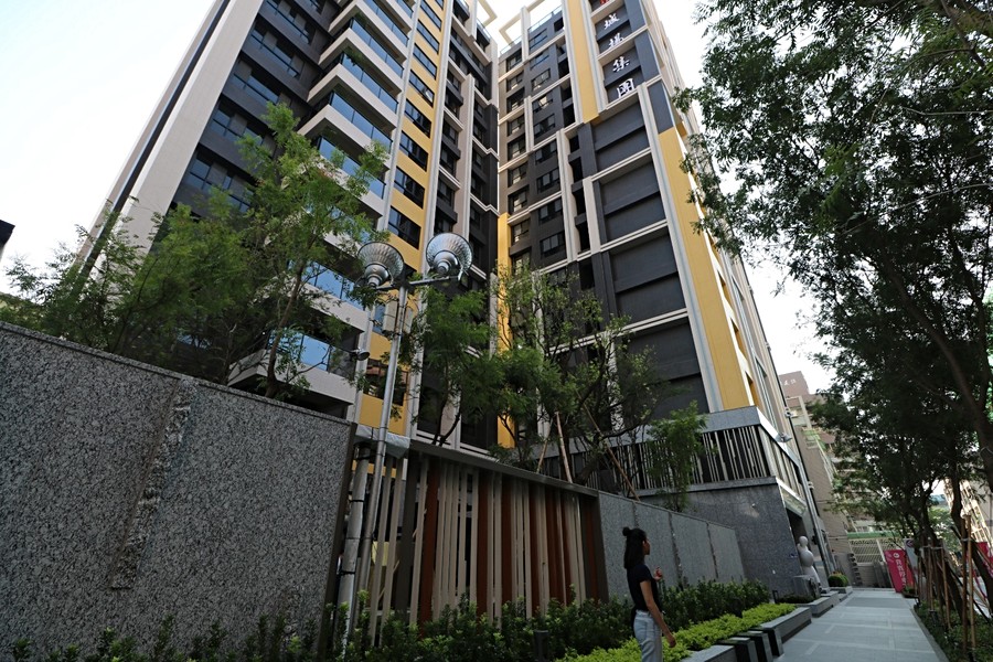 前方有做綠化走道