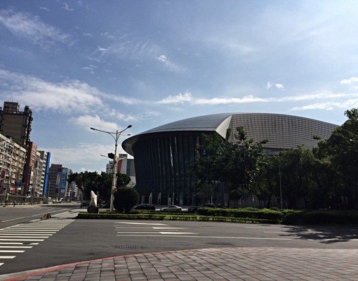 小巨蛋/雙捷運全新裝潢雅房分租 - Image 1
