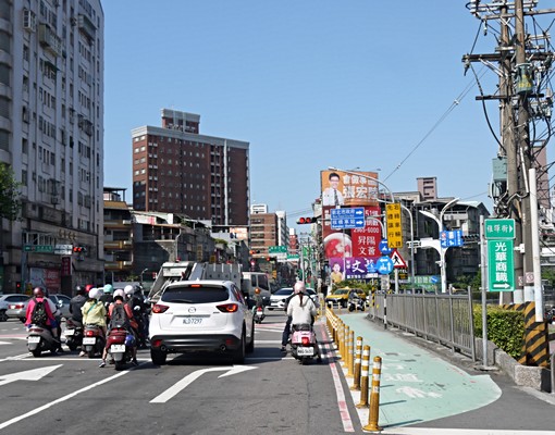 *縣民大道*大停車位*有監視系統 - Image 1