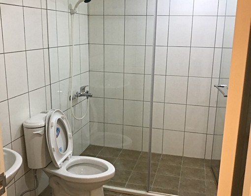 靠窗明亮大套房(可當個人工作室) - Image 5