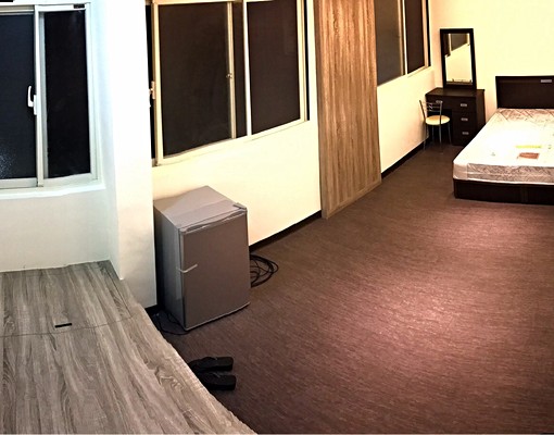 靠窗明亮大套房(可當個人工作室) - Image 4