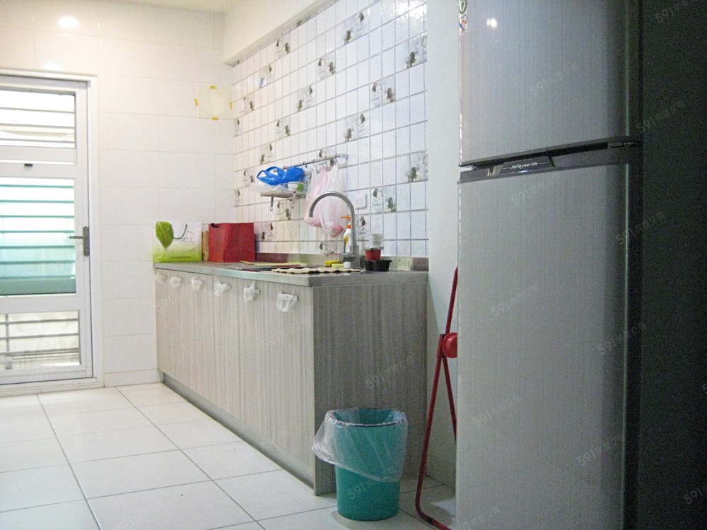 廚房空間寬敞
節能冰箱