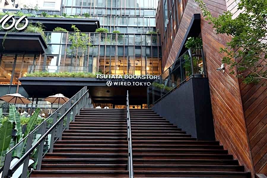 開車來知名日本人文連鎖蔦屋書店,只需10分鐘。