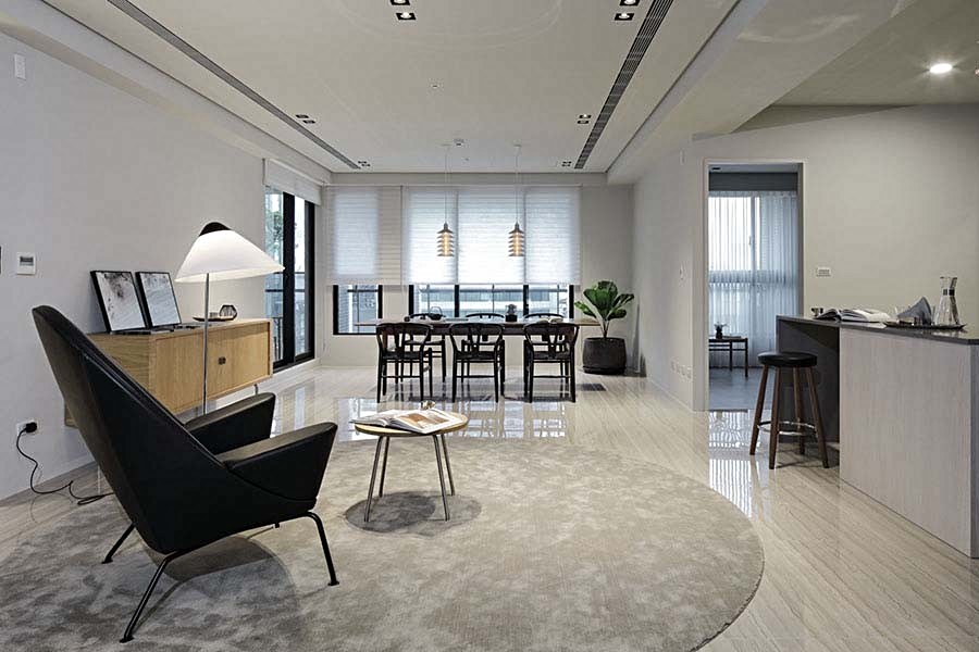 因著電視的退出，客廳主角終於回歸於人