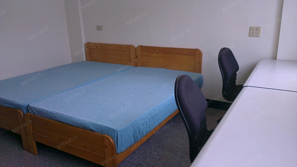 兩張單人床合併，空間寬敞、舒適