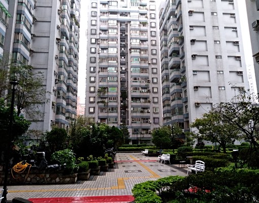 純住宅社區大樓,超大中庭花園,海山學區, - Image 2