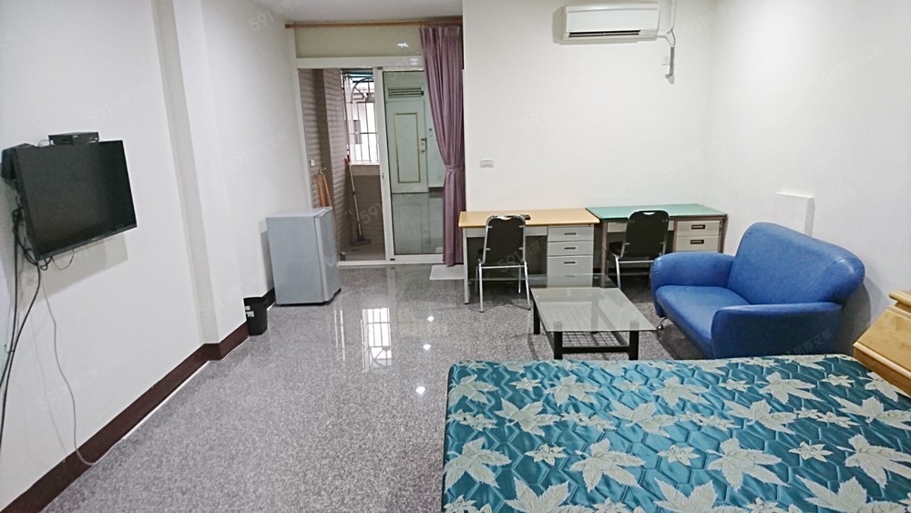 房間寬大採光通風良好及大金冷氣