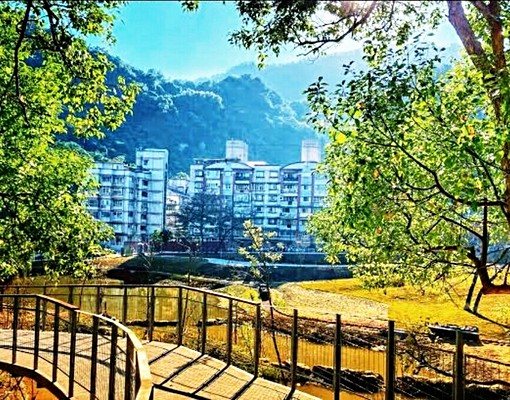 只短租,只短租,綠光小屋,依山傍水住在風景裏 - Image 1