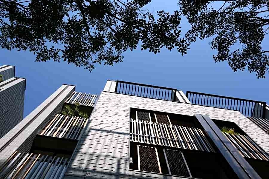 藉由光影變化,讓建築少了冰冷水泥感,多了更溫柔的表情。