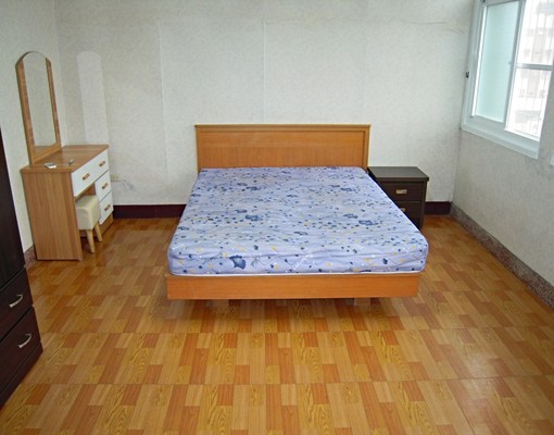 近中華路~有隔間1房1廳~2台冷氣~採光棒 - Image 2