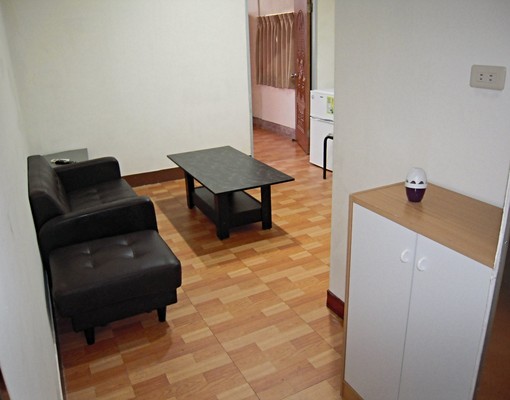 近中華路~有隔間1房1廳~2台冷氣~採光棒 - Image 6