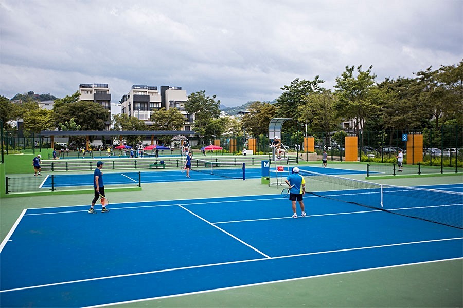 國際網球中心與社區只有一岸之隔