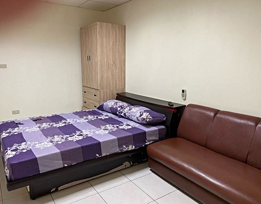 近火車站、全家。電梯達6樓非鐵皮屋 - Image 1