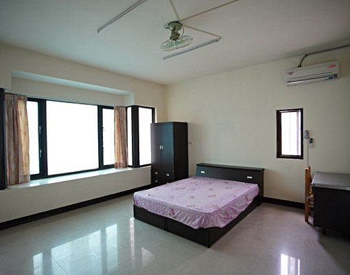 即刻入住,優質稀有大雅房,生活機能便利 - Image 1