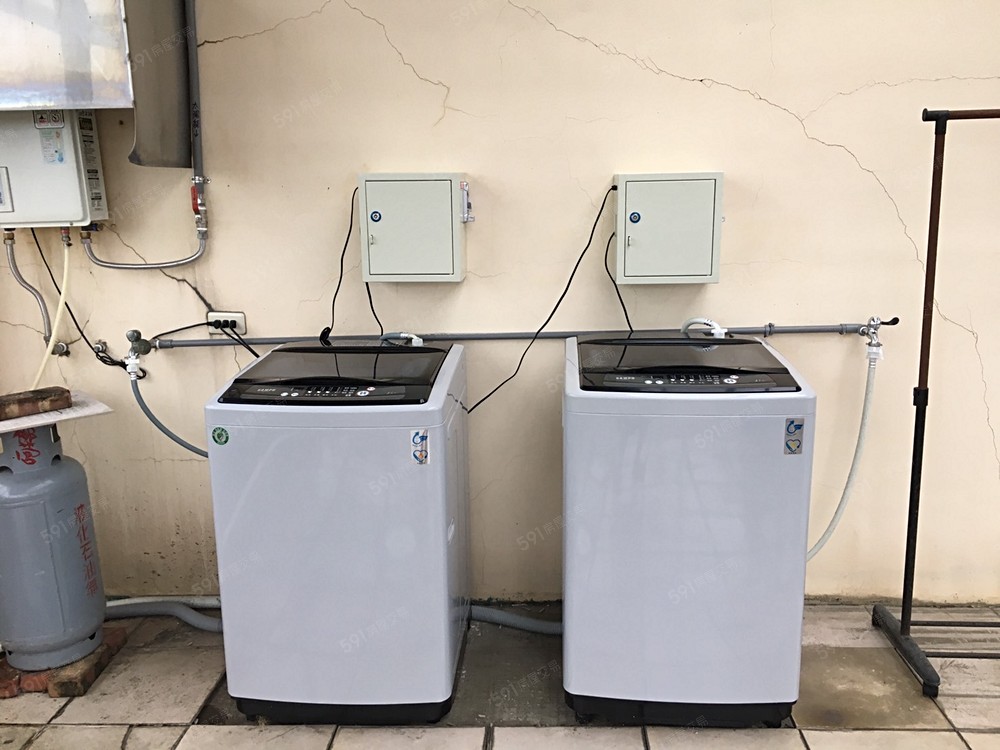 提供 2 台洗衣機,室內即可清洗,方便省時。