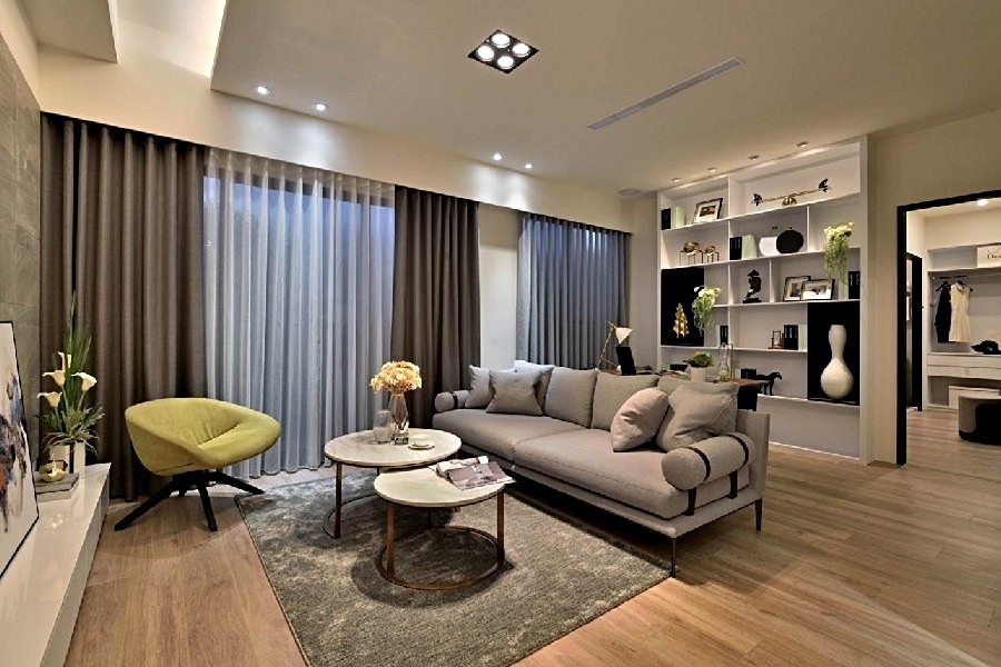 客廳電視牆面有7米寬；保有寬敞感。