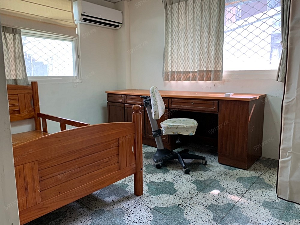 角間兩個大窗，通風採光佳