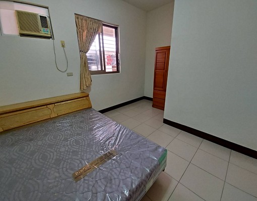 近園區採光通風套房/垃圾處理 - Image 1