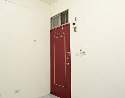 看到了嗎巷口捷運三重國小站公車站有🐣首月房租優惠🐣 - Image 10