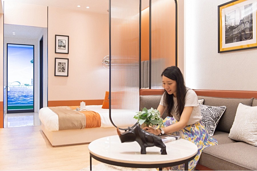 沒電視看...只好看盆栽哩= =