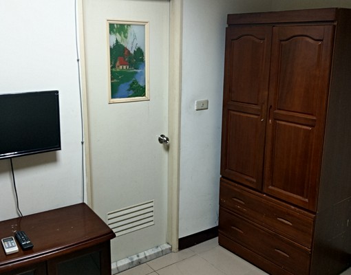套房出租含家具含家電近學校包含網路 - Image 3