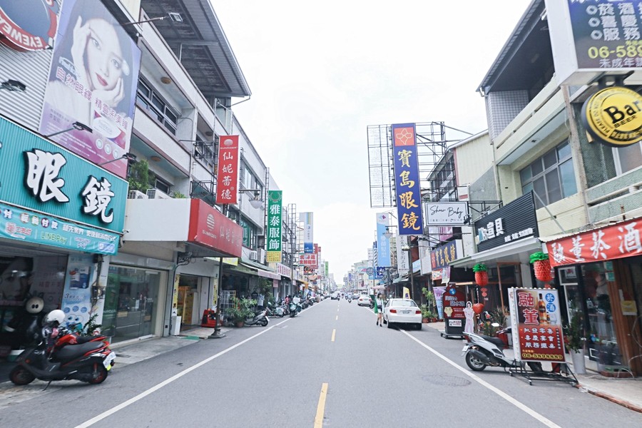 騎車3分鐘可以到中正路商圈