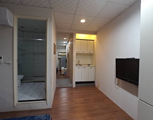 降價-港墘捷運內科套房一房一廳廚房找張瓋文 - Image 4