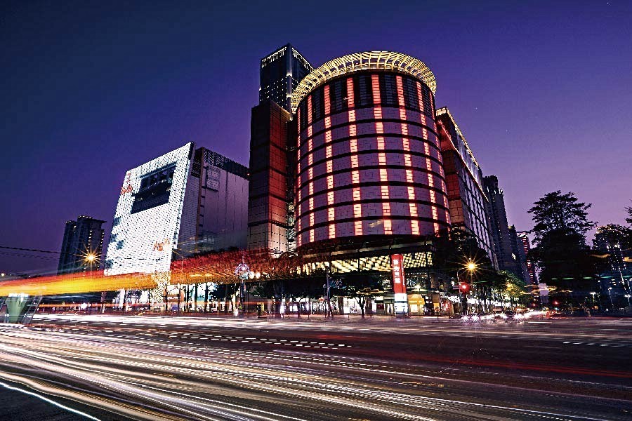 新光三越、大遠百目前台中百貨業績之最。