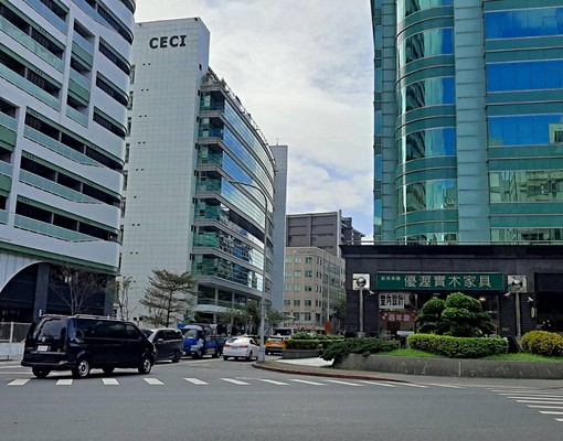 瑞光路-冠德馥園-坡平車位含管$4000 - Image 2