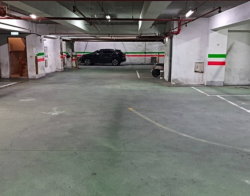 瑞光路-冠德馥園-坡平車位含管$4000 - Image 1