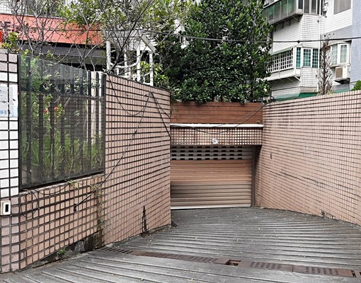 瑞光路-冠德馥園-坡平車位含管$4000 - Image 6