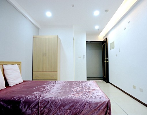 美裝潢大套房~有陽台~傢俱家電~台水台電~可租補 - Image 6