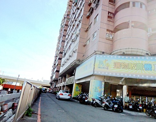 美裝潢大套房~有陽台~傢俱家電~台水台電~可租補 - Image 15