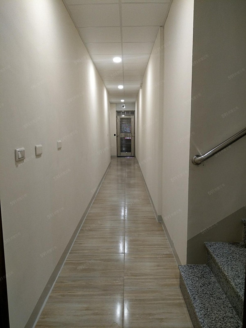 室內明亮通道安全系統監視周全