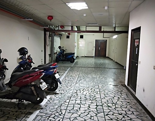龍潭市區整棟都是優質8坪美套房電梯大樓 - Image 2
