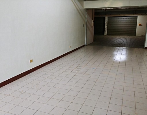 透天4樓半純住家,中庭花園,超大室內車庫 - Image 2
